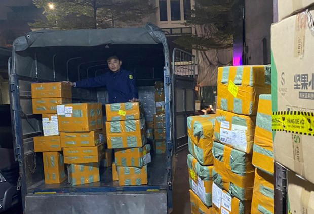 Phương tiện vận tải chở sản phẩm thuốc lá điện tử và phụ kiện có dấu hiệu vi phạm