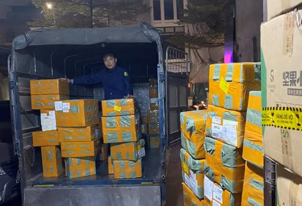 Phương tiện vận tải chở sản phẩm thuốc lá điện tử và phụ kiện có dấu hiệu vi phạm