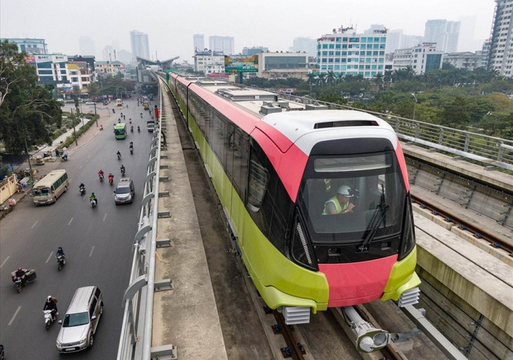 Tàu đường sắt Metro Nhổn - ga Hà Nội chạy thử nghiệm.