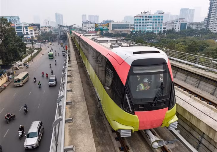 Tàu đường sắt Metro Nhổn - ga Hà Nội chạy thử nghiệm.