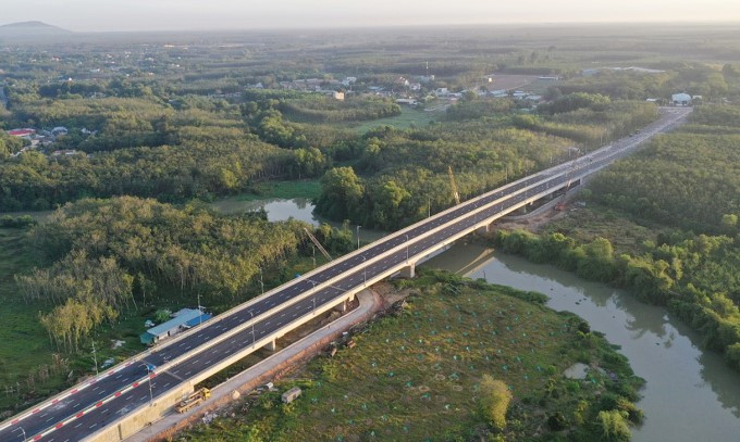 Cầu bắc qua sông Sài Gòn nối hai tỉnh Bình Dương và Tây Ninh