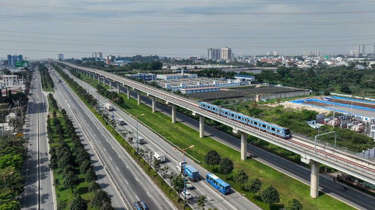 Mỗi đoàn tàu gồm 3 toa dài 61,5 m, có thể chở 930 khách, trong đó 147 khách ngồi và 783 khách đứng