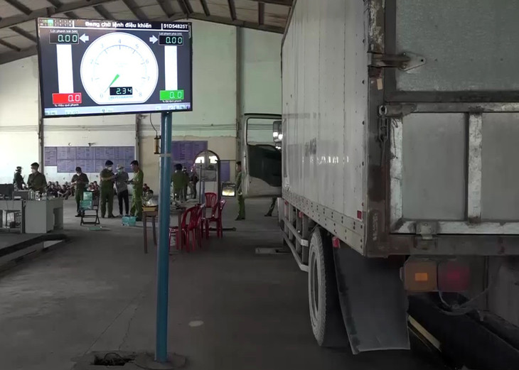 Cơ quan điều tra khám xét trung tâm đăng kiểm ở Củ Chi, TP.HCM.