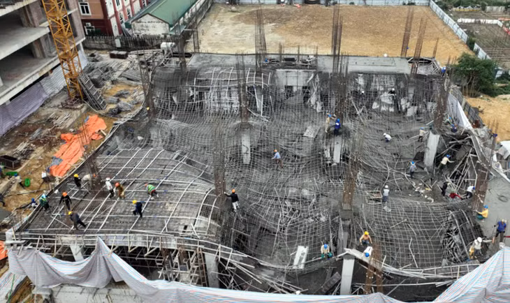 Hiện trường vụ sập giàn giáo