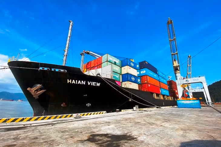 Chuyến tàu container Hải An View, là chuyến dịch vụ vận tải container nội địa đầu tiên đến Cảng Chân Mây