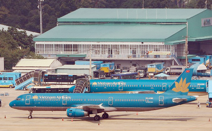 Máy bay đỗ tại sân bay Tân Sơn Nhất Máy bay đỗ tại sân bay Tân Sơn Nhất