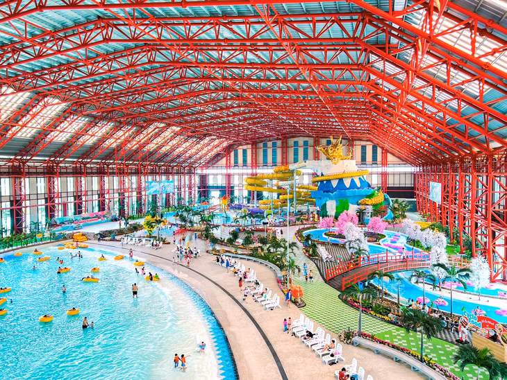 Bể bơi 365 trong nhà đã được đưa vào sử dụng phục vụ du khách