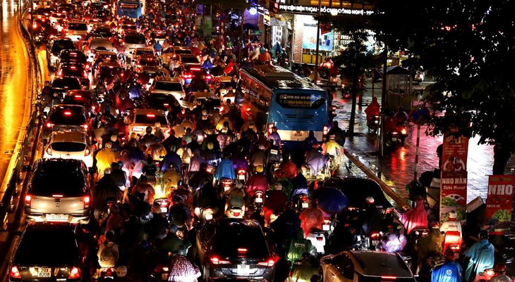 Tắc đường trên phố Tây Sơn