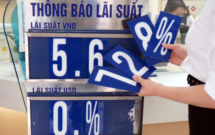 Lãi suất ngân hàng tiếp đà giảm