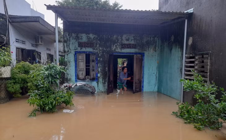 Nhà dân ở Bình Định ngập trong lũ năm 2021