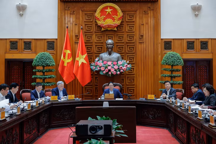 Thủ tướng Phạm Minh Chính chủ trì cuộc họp thứ 2 của Thường trực Chính phủ với các bộ, ngành để thảo luận các giải pháp trước mắt và lâu dài sau khi Mỹ công bố áp thuế đối ứng với hàng hóa từ nhiều quốc gia, trong đó có Việt Nam