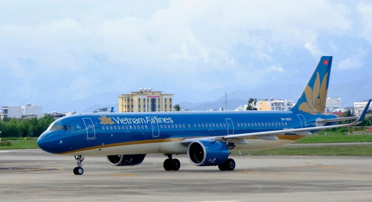 Một tàu bay thân hẹp của Vietnam Airlines tại sân bay Đà Nẵng