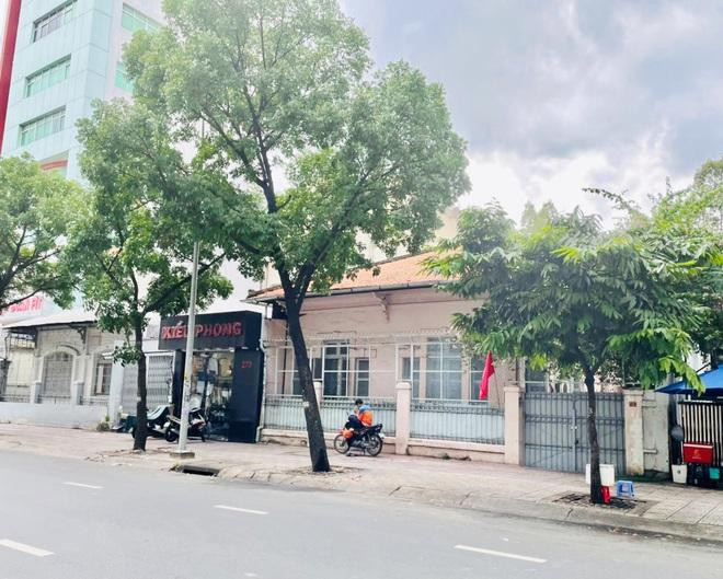 Không ít căn biệt thự có giá hàng trăm tỷ đồng đang được rao bán tại TPHCM