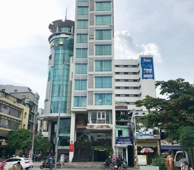 Khách sạn cũng đang được rao bán với giá hàng trăm tỷ đồng