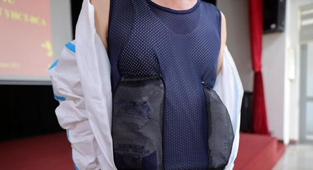 Trọng lượng không quá nặng giúp các bác sỹ thao tác và di chuyển thuận tiện.