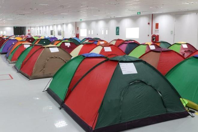 Công ty TNHH khoa học kỹ thuật Goertek Vina dựng lều cho công nhân ngủ tại xưởng