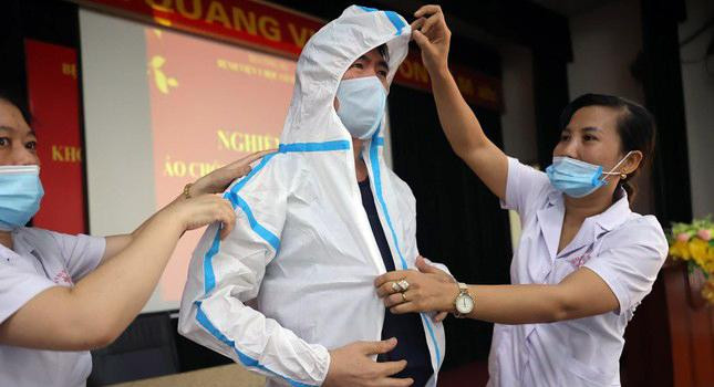 Sau khi nghiệm thu, Bệnh viện Y học cổ truyền Bộ Công an đánh giá áo chống sốc nhiệt có hiệu quả tốt trong khoảnh thời gian 6-8 tiếng, đủ một ca làm việc cho các y bác sĩ, phía bệnh viện sẽ nhanh chóng tiến hành phối hợp với các đơn vị để sản xuất số lượng lớn, kịp thời phục vụ các cán bộ y tế đang thực hiện nhiệm vụ chống dịch tuyến đầu.