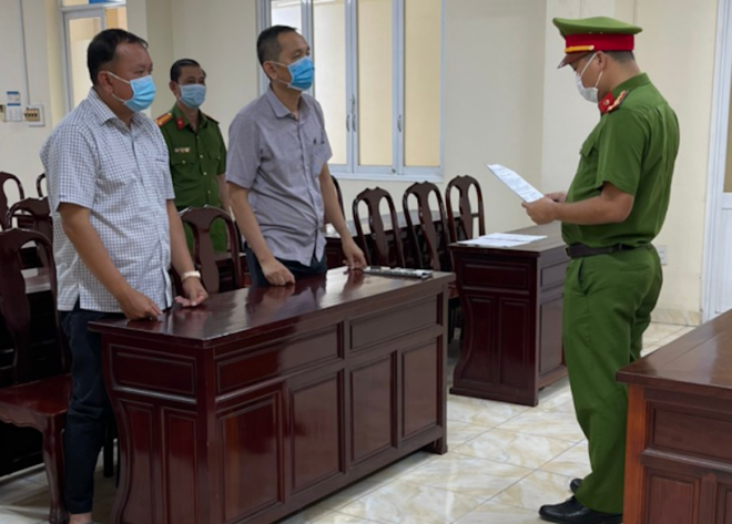 Công an tỉnh Đồng Nai thi hành Quyết định khởi tố bị can, lệnh cấm đi khỏi nơi cư trú đối với 2 anh em Lê Dương Sơn Minh và bị can Lê Dương Sĩ Mẫn