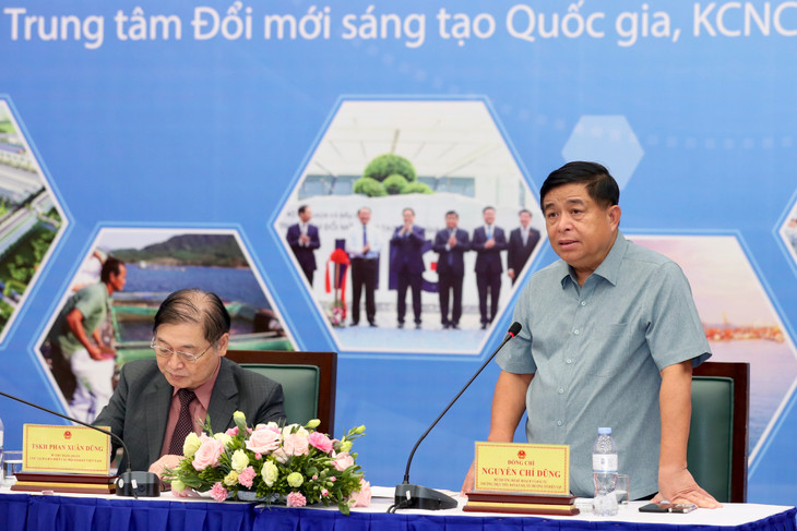 Bộ trưởng Bộ Kế hoạch và Đầu tư Nguyễn Chí Dũng phát biểu tại buổi tọa đàm