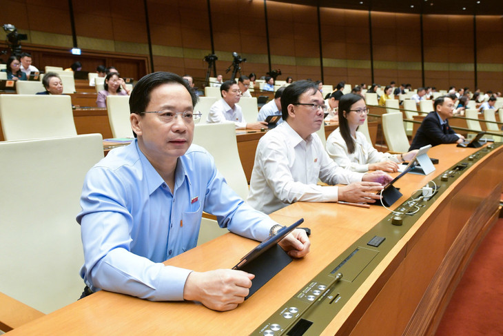 Phiên chất vấn diễn ra sôi nổi, thẳng thắn. Câu hỏi của các vị đại biểu Quốc hội đã bám sát nội dung chất vấn, cụ thể, rõ ràng