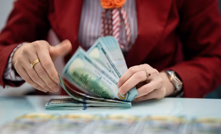 Giá bán USD trên kênh ngân hàng thương mại đã vượt mốc 25.500 đồng/USD