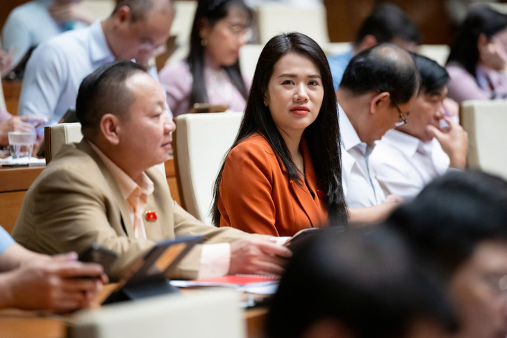 Phiên chất vấn đối với lĩnh vực y tế đã diễn ra sôi nổi với 41 đại biểu chất vấn và 8 lượt đại biểu tranh luận