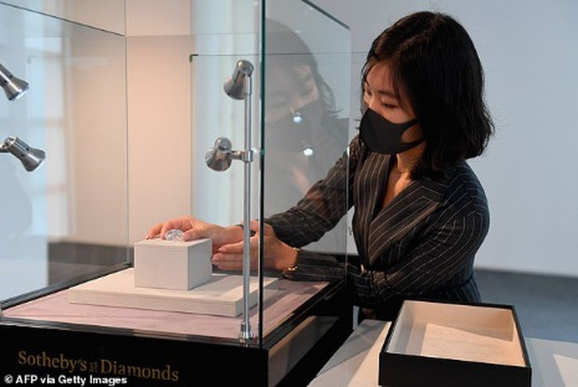 Viên kim cương sẽ được bán đấu giá tại Sotheby&apos;s ở Hồng Kông vào ngày 5/10