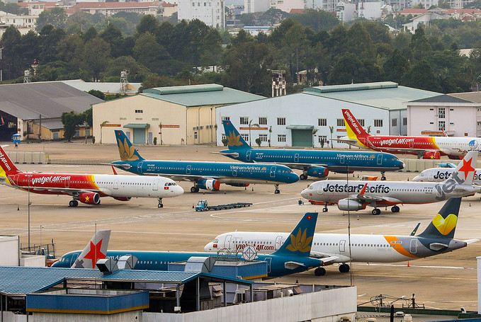 Máy bay đậu tại bãi đỗ sân bay Tân Sơn Nhất trong thời điểm giãn cách xã hội Máy bay đậu tại bãi đỗ sân bay Tân Sơn Nhất trong thời điểm giãn cách xã hội