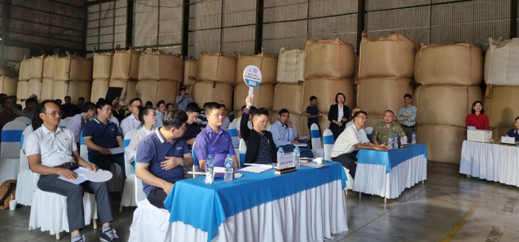 Nhà mua cà phê chốt giá tại phiên đấu giá