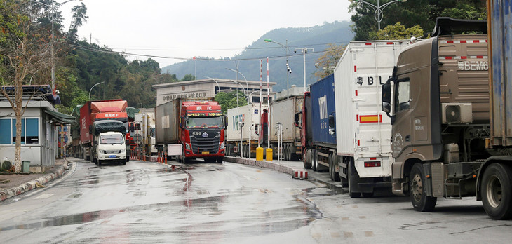 Trong dịp nghỉ lễ 30/4 - 1/5, hoạt động xuất nhập khẩu hàng hóa vẫn diễn ra sôi động tại các cửa khẩu trên địa bàn tỉnh Lạng Sơn