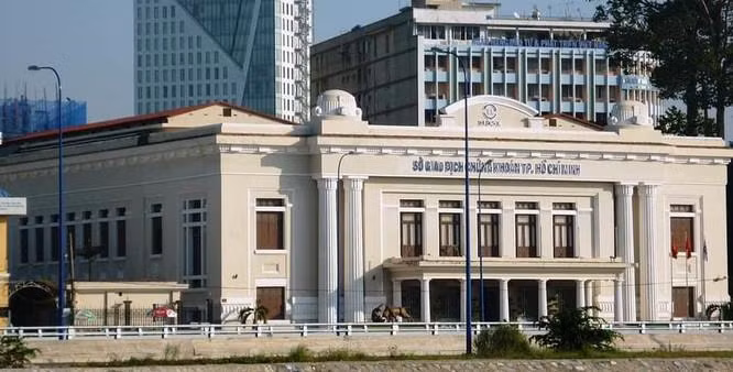 HoSE tạm dừng nhận giao dịch cổ phiếu niêm yết mới