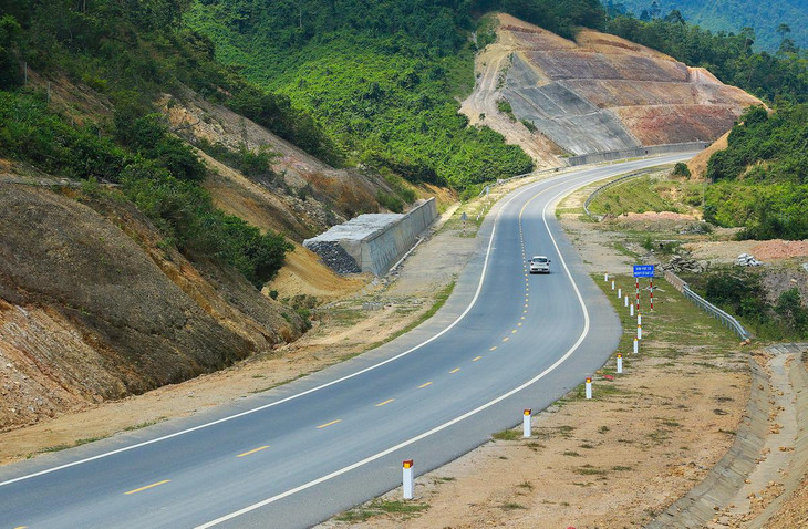Theo ông Quý, nếu thời tiết thuận lợi thì khoảng một tháng nữa, đơn vị liên quan sẽ hoàn thành các công trình phụ như ta tuy, ống thoát nước ở một số vị trí.