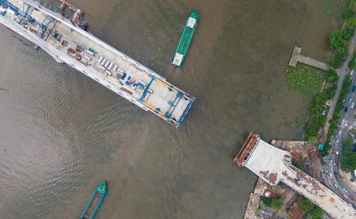 Cầu Thủ Thiêm 2 khởi công năm 2015 với tổng vốn đầu tư gần 3.100 tỷ đồng. Công trình dự kiến hoàn thành năm 2018, nhưng trễ hẹn và được gia hạn đến tháng 9/2021, song tiếp tục không đạt kế hoạch. Theo đó việc chậm thi công trở lại không chỉ đe dọa chất lượng công trình mà tiến độ hoàn thành dự án cũng bị ảnh hưởng.