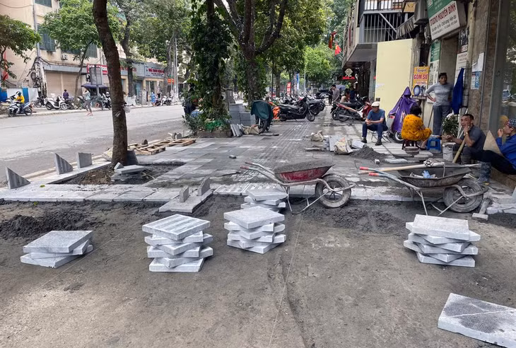 Quận Hoàn Kiếm đã lên kế hoạch thay thế, chỉnh trang hạ tầng tại vỉa hè tại các tuyến phố hoàn thành hạ ngầm