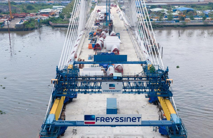 Tuy nhiên, ngày 15/4, công trường cầu Thủ Thiêm 2 vẫn hoàn toàn vắng bóng công nhân làm việc. Đại diện nhà đầu tư cũng cho biết chưa nhận được thông báo thi công lại từ nhà thầu tại công trường.