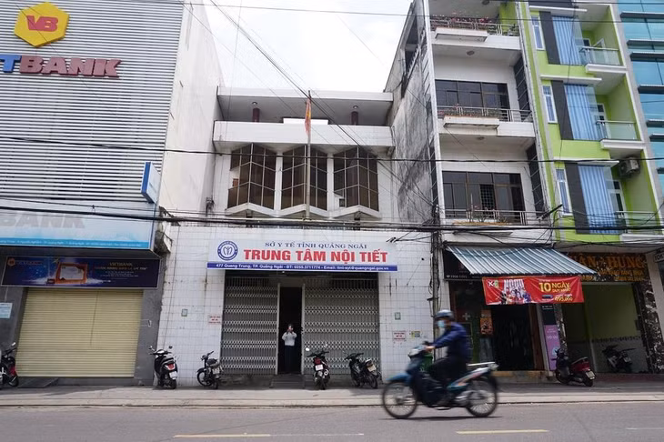 Văn phòng cũ của Sở Giao thông vận tải Quảng Ngãi trên đường Quang Trung đang được Sở Y tế mượn làm Trung tâm Nội tiết