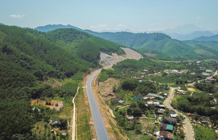 Bộ Giao thông vận tải (GTVT) và các hội đồng chuyên môn của Trung ương đã đi kiểm tra công trình này. &quot;Họ đánh giá cao về chất lượng kỹ thuật Dự án. Chúng tôi đang hoàn tất báo cáo gửi Bộ GTVT và các đơn vị liên quan&quot;, đại diện Ban Quản lý dự án đường Hồ Chí Minh (chủ đầu tư cao tốc La Sơn - Túy Loan) cho biết.