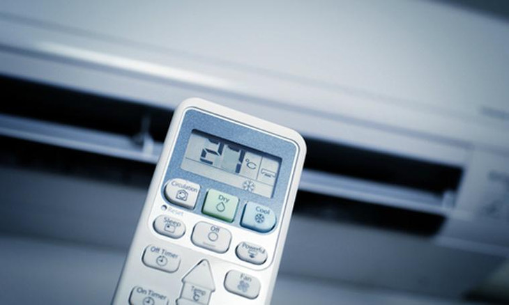 Để nhiệt độ điều hòa trong khoảng từ 26-28 độ để tiết kiệm điện. Nguồn ảnh: Vnexpress Để nhiệt độ điều hòa trong khoảng từ 26-28 độ để tiết kiệm điện. Nguồn ảnh: Vnexpress