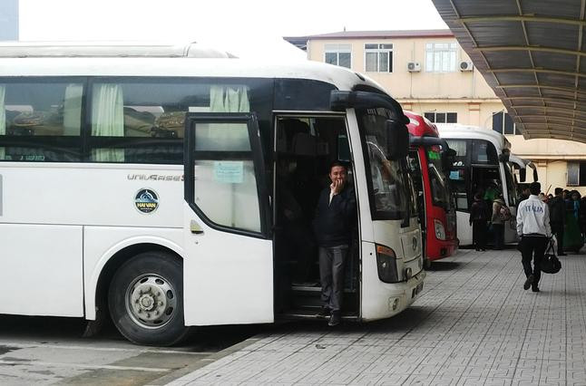 Xe khách tại bến xe Mỹ Đình (Hà Nội)