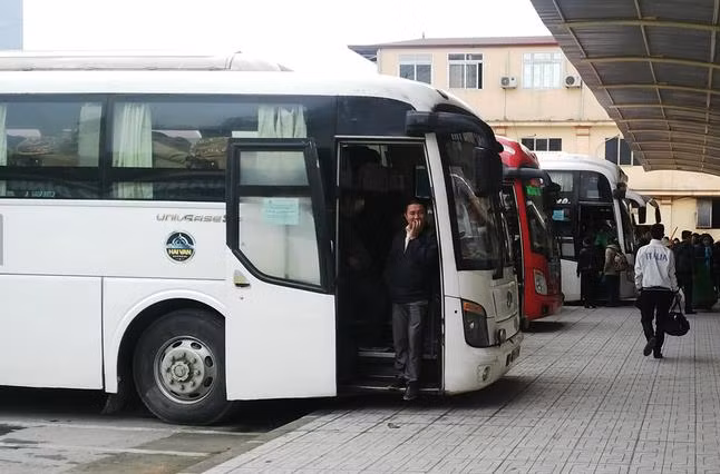 Xe khách tại bến xe Mỹ Đình (Hà Nội)