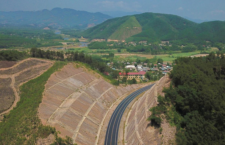 Theo ông Nguyễn Vũ Quý, Phó Giám đốc Ban Quản lý dự án đường Hồ Chí Minh, đến nay các hạng mục chính của đoạn Km36+66 (từ Thừa Thiên Huế đến Hòa Liên) đã hoàn thành hơn 99% hạng mục.