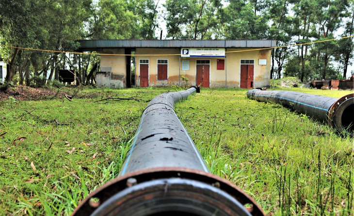 Nhiều đoạn đường ống dùng khai thác và trạm cung cấp nhiên liệu cũng phải đóng cửa vì Dự án tạm dừng.