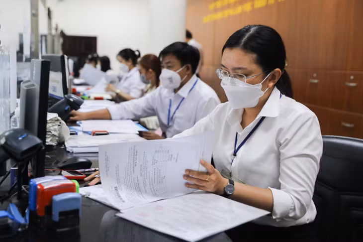 Công chức, viên chức hành chính làm việc tại UBND TP. Thủ Đức