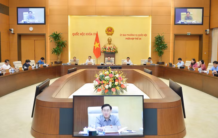 Chủ tịch Quốc hội Vương Đình Huệ phát biểu tại phiên họp