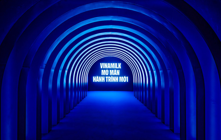 Không gian trước sự kiện gợi cảm giác tò mò cho người xem về bộ nhận diện thương hiệu mới. Không gian trước sự kiện gợi cảm giác tò mò cho người xem về bộ nhận diện thương hiệu mới.