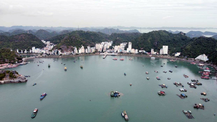 Huyện Cát Hải yêu cầu tạm dừng hoạt động thăm quan trên các Vịnh thuộc quần đảo Cát Bà và các bãi tắm trên địa bàn huyện từ 12h ngày 17/7