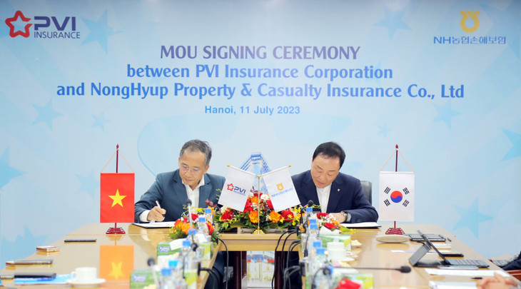 Ông Dương Thanh Francois - Chủ tịch HĐTV Bảo hiểm PVI và ông Choi Mun Seob - Tổng Giám đốc Bảo hiểm NH P&C ký kết hợp tác. Ông Dương Thanh Francois - Chủ tịch HĐTV Bảo hiểm PVI và ông Choi Mun Seob - Tổng Giám đốc Bảo hiểm NH P&C ký kết hợp tác.