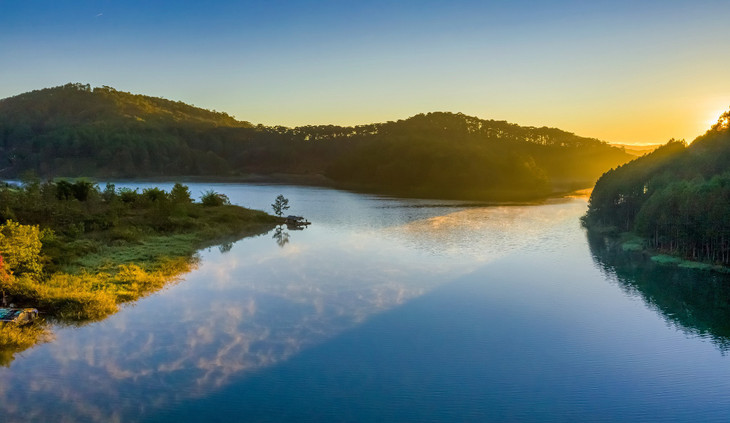 Một góc hồ Tuyền Lâm