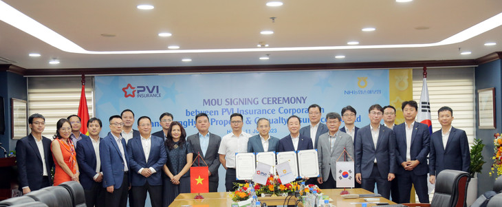 Hai bên chụp ảnh lưu niệm sau lễ ký kết. Hai bên chụp ảnh lưu niệm sau lễ ký kết.