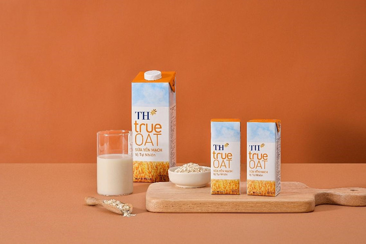 TH true OAT được sản xuất với 98% dịch yến mạch, hoàn toàn không bổ sung đường và phù hợp sử dụng cho cả gia đình. TH true OAT được sản xuất với 98% dịch yến mạch, hoàn toàn không bổ sung đường và phù hợp sử dụng cho cả gia đình.